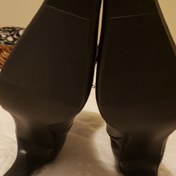 Black ankle boot - Picture 3 of 4